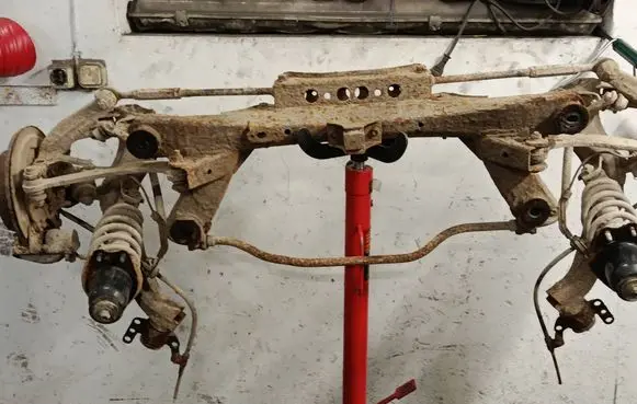 Toyota Avensis T250 Rear axle beam 