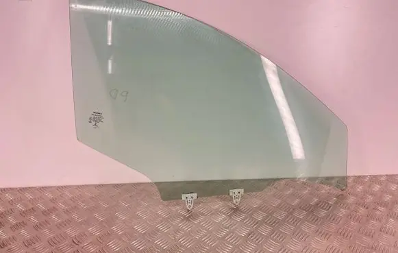 Nissan Qashqai Front door window glass four-door