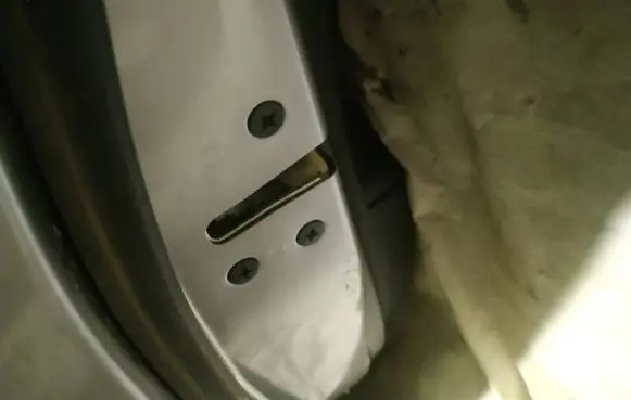 Mazda 3 II Rear door lock