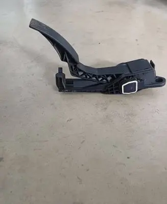 Mercedes-Benz GL X164 Accelerator throttle pedal A1643000504 0291 ZGS001