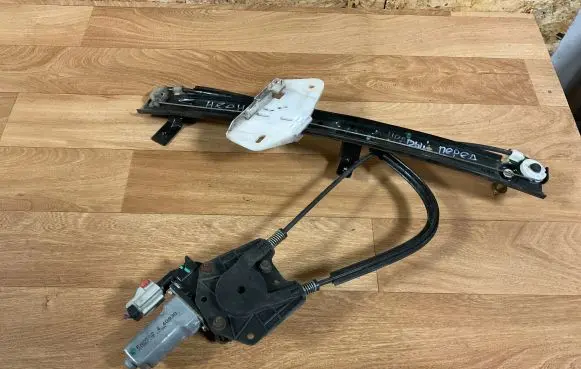 Plymouth Neon Front door manual window regulator 