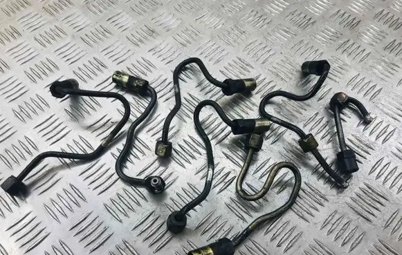 Fuel injector supply line/pipe