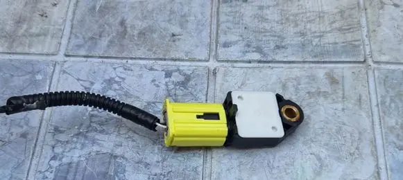 Toyota Auris 150 Airbag deployment crash/impact sensor 8983102080