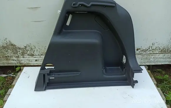 Trunk/boot lower side trim panel