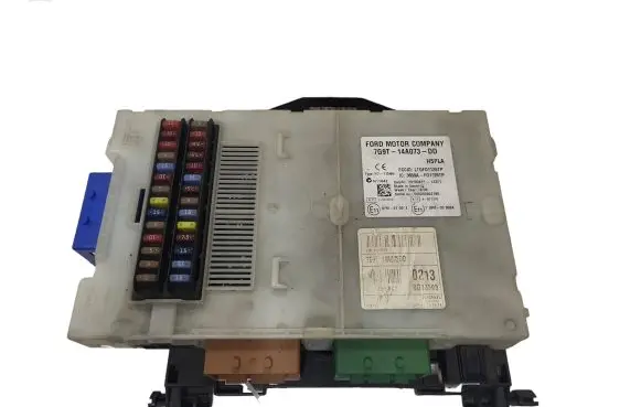 Ford Mondeo MK IV Fuse module 7G9T14A073DD