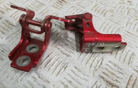 Renault Twingo III Rear door lower hinge
