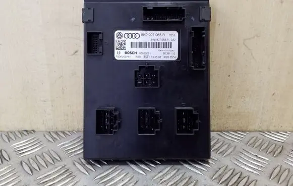 Audi A5 8T 8F Comfort/convenience module 8K0907063B F005V00751