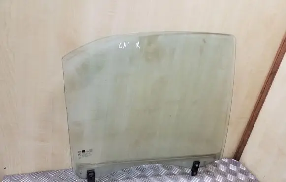 KIA Sorento Rear door window glass