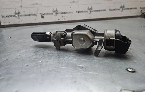 Ford Focus C-MAX Ignition lock 3M513F880AB