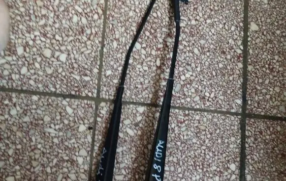 Audi A3 S3 8P Front wiper blade arm