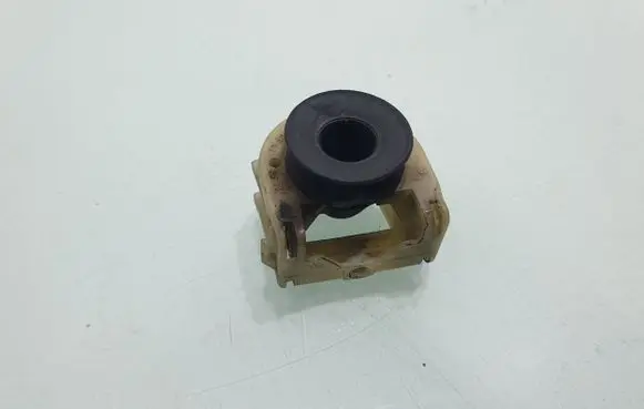Radiator mount bracket
