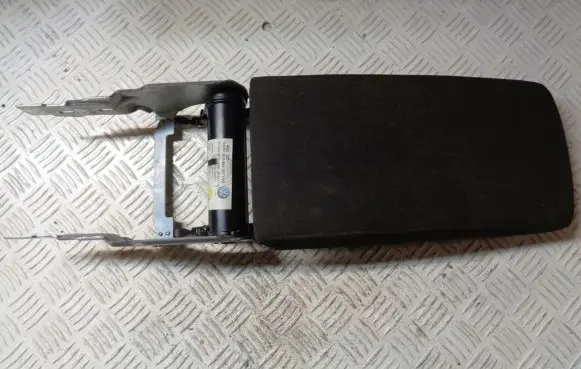 Volkswagen PASSAT B6 Armrest 3C0864207