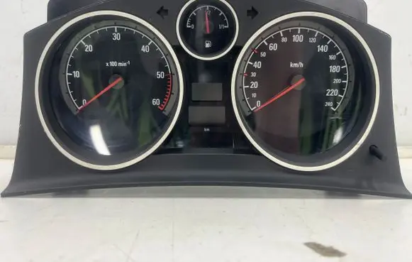 Opel Zafira B Speedometer (instrument cluster) 13216661