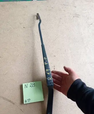 Renault 19 Front wiper blade arm 1J0955409