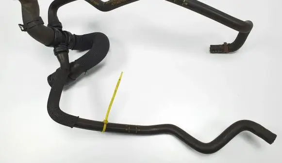 Mercedes-Benz B W245 Engine coolant pipe/hose A1698304496
