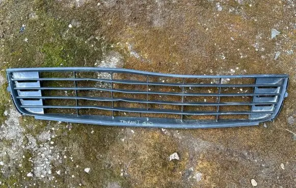 Volkswagen Touran I Front bumper lower grill 1T0853677C 03215
