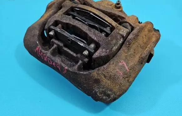 Front brake caliper