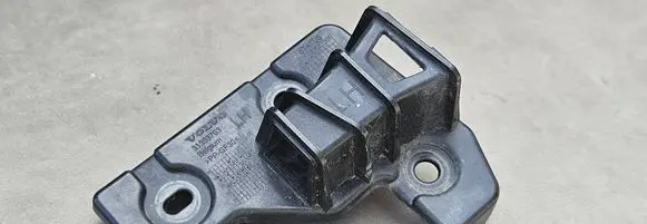 Volvo XC90 Front bumper mounting bracket 31353763