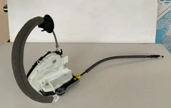Audi Q5 SQ5 Front door lock 8X1837016E