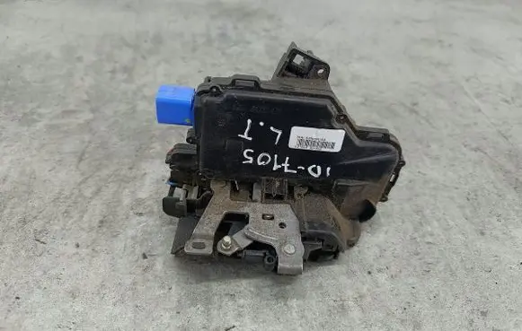 Skoda Roomster (5J) Rear door lock 5J7839015A