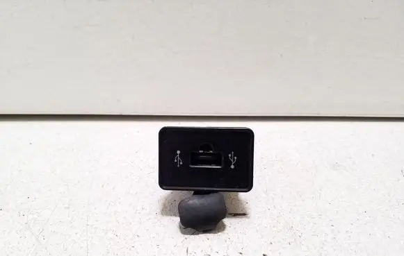 Iveco Daily 5th gen USB socket connector 69501297