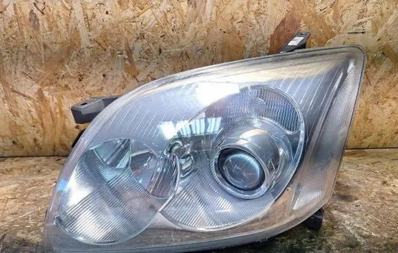 Toyota Avensis T250 Headlight/headlamp