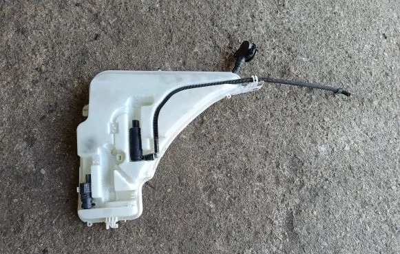 BMW 4 F36 Gran coupe Windshield washer fluid reservoir/tank 7241679 1460721