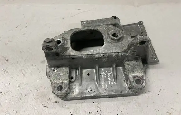 Engine mount bracket