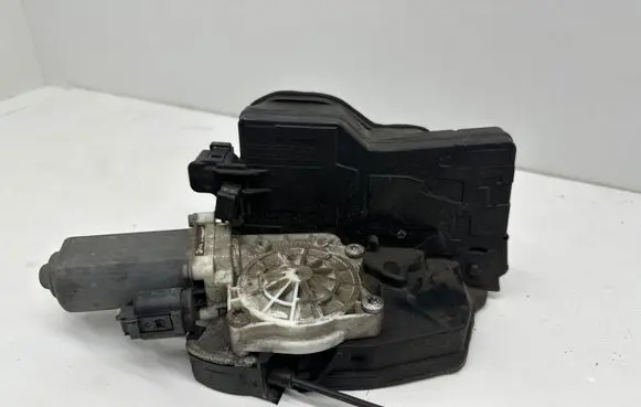 BMW 7 E65 E66 Rear door soft close latching motor 15076636