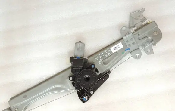 Suzuki SX4 S-Cross Front door window regulator with motor 83402-61M00