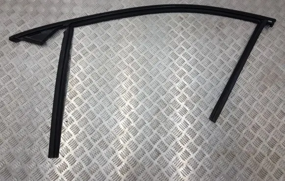 Volvo XC60 Rubber seal front door (on door) 31856284