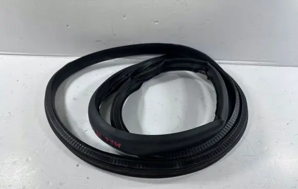 Renault Megane IV Rubber seal loading door 