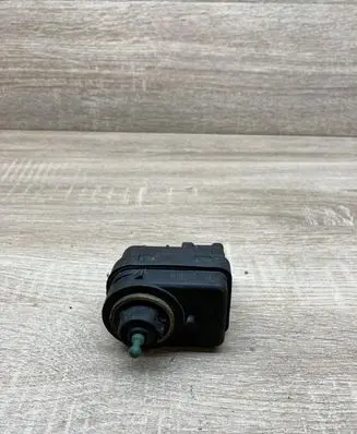 Renault Megane I Headlight level adjustment motor M7700840141
