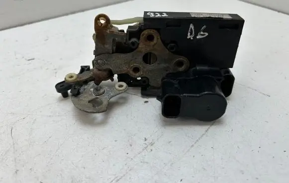 Chevrolet Tahoe Rear door lock 16624970