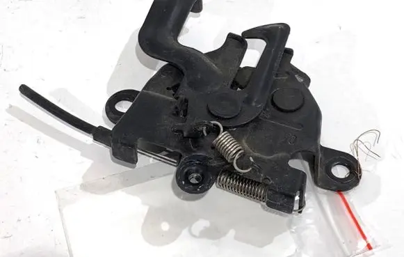 Toyota Yaris Engine bonnet/hood lock/catch 