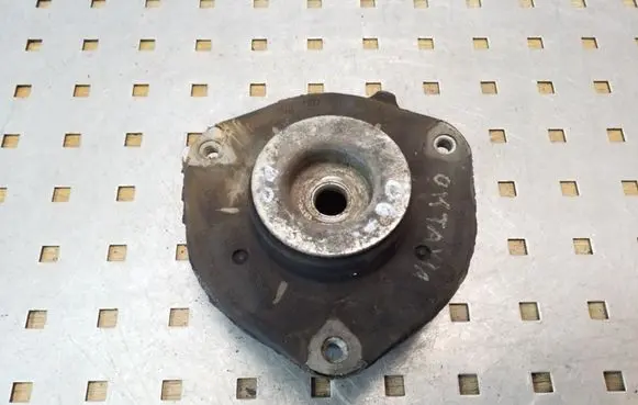 Skoda Octavia Mk2 (1Z) Front upper strut mount 1K0412331B