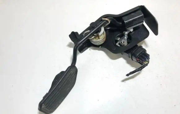 Toyota Avensis T250 Accelerator throttle pedal