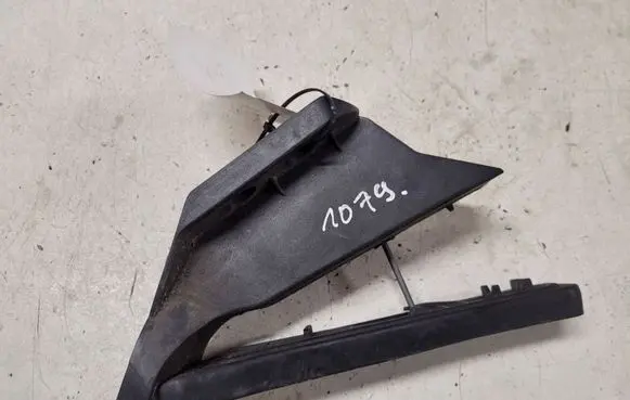 Mercedes-Benz E W212 Accelerator throttle pedal A2043000004 A2043000082