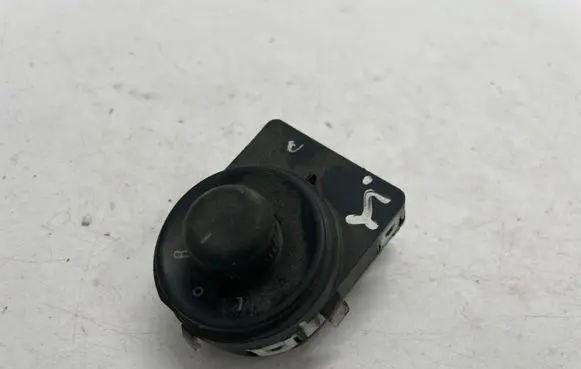 Opel Astra J Wing mirror switch 13271827