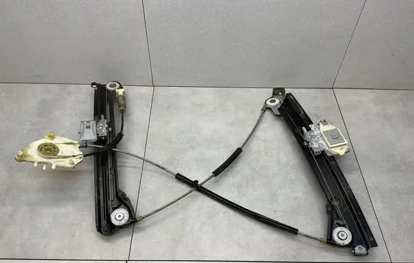 Volkswagen Golf VI Front door electric window regulator 5K7837462C