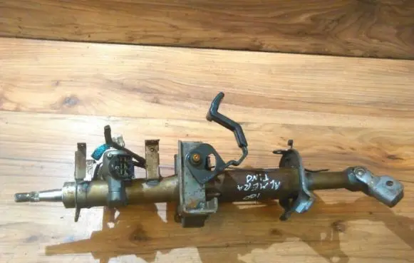 Nissan Almera Tino Steering wheel axle