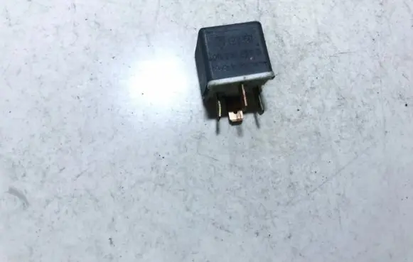 Volkswagen Touareg I Other relay 141951253b 4ra00351029