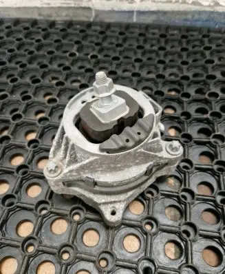 BMW 4 F32 F33 Engine mount bracket 6859412
