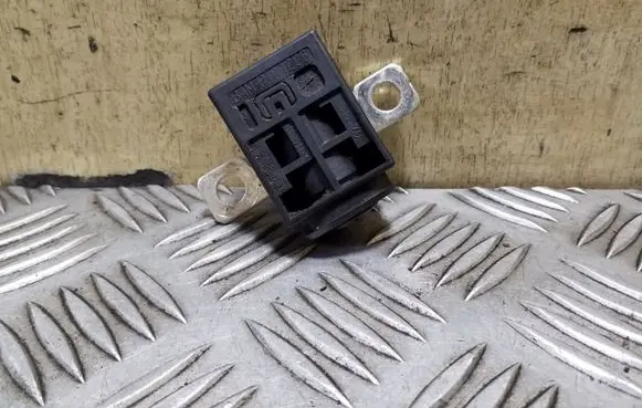 Audi Q7 4L Battery relay fuse 4F0915519