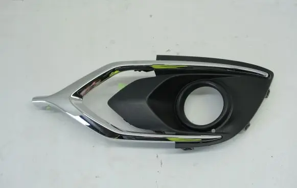 Mitsubishi Space Star Front fog light trim/grill 6402A391