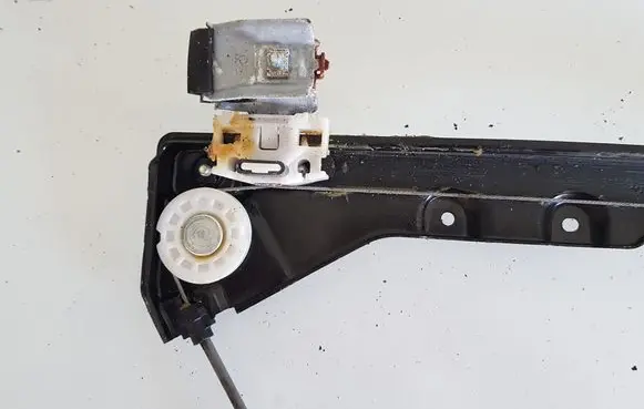 Cadillac CTS Front door window regulator with motor CM093030