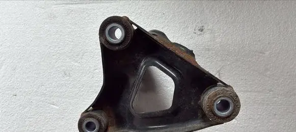 Tesla Model Y Engine mounting bracket 111023200C 1110232