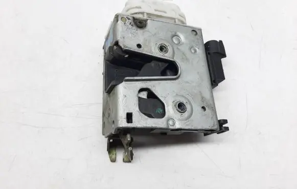 Audi A4 S4 B5 8D Front door lock 8D2837015F