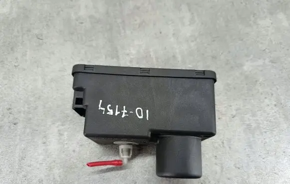 Volkswagen Golf III Central locking vacuum pump 1H0962257G