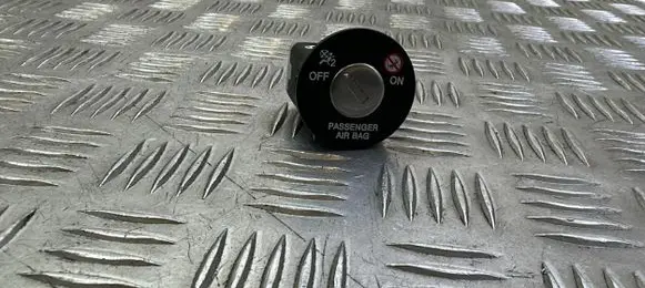 KIA Sorento Passenger airbag on/off switch 